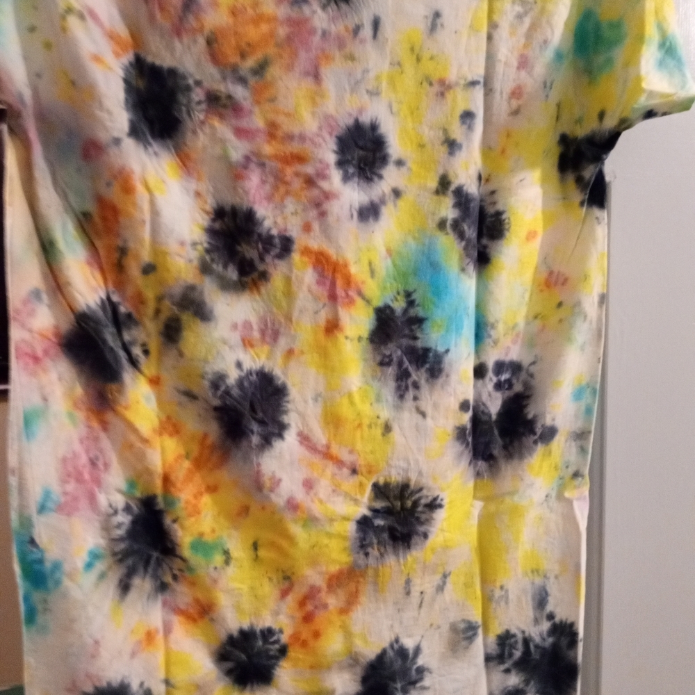 Tie-die T-Shirt Fruit of the Loom Size Med colors black spots with multi color